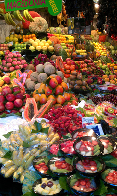 O mercado da Boqueria en Barcelona en plena actividade