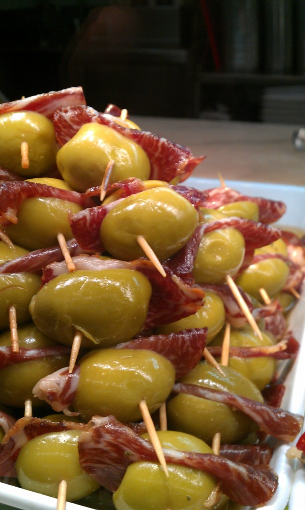 olivas con jamón iberico