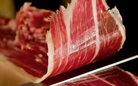 Do you go on vacation and do not know if you take the whole ham or cut?