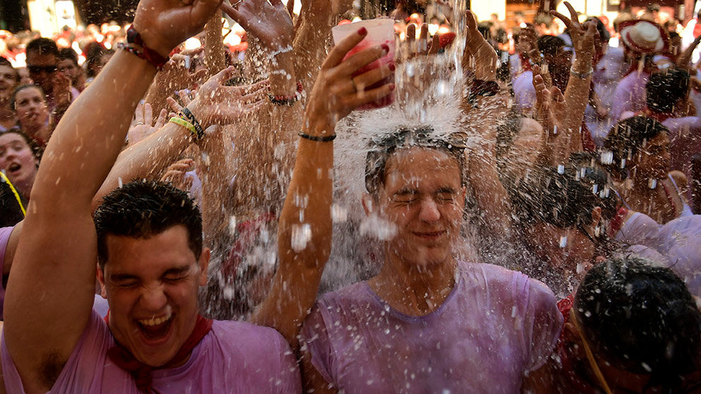 What are the most traditional drinks during the fiestas in Spain?